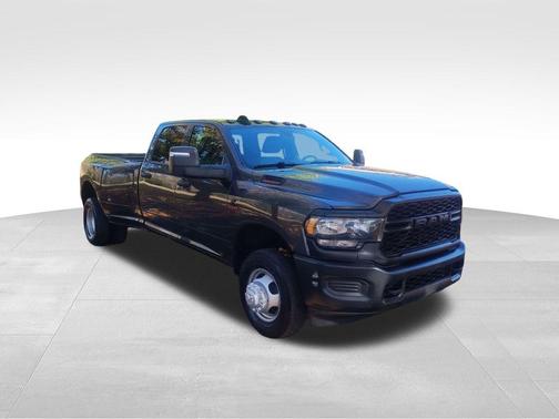 2023 RAM 3500 Tradesman Crew Cab 4x4 8' Box