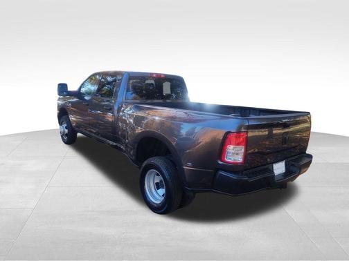 2023 RAM 3500 Tradesman Crew Cab 4x4 8' Box