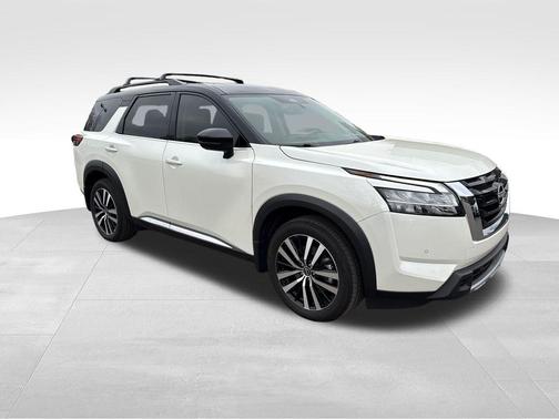 Pearl White Tricoat/Super Black 2024 Nissan Pathfinder Platinum 4WD