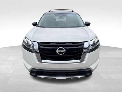 Pearl White Tricoat/Super Black 2024 Nissan Pathfinder Platinum 4WD