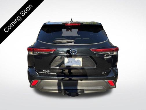 Midnight Black Metallic 2022 Toyota Highlander Hybrid XLE