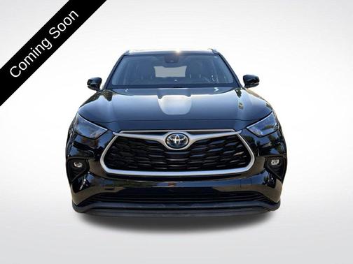 Midnight Black Metallic 2022 Toyota Highlander Hybrid XLE
