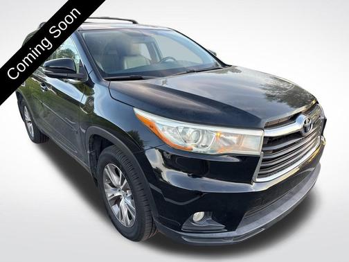 Attitude Black Metallic 2015 Toyota Highlander LE Plus