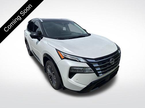 Everest White Pearl/Super Black 2024 Nissan Rogue Platinum