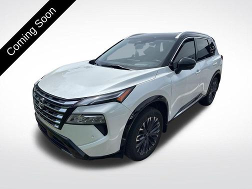 Everest White Pearl/Super Black 2024 Nissan Rogue Platinum