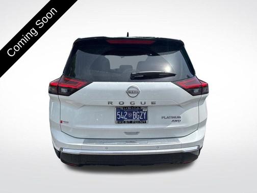 Everest White Pearl/Super Black 2024 Nissan Rogue Platinum