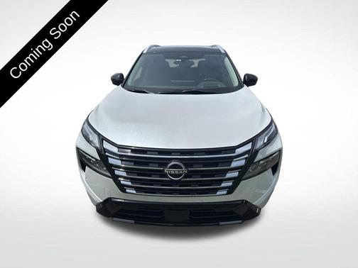 Everest White Pearl/Super Black 2024 Nissan Rogue Platinum