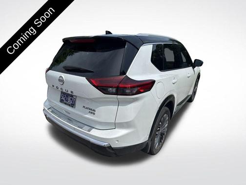 Everest White Pearl/Super Black 2024 Nissan Rogue Platinum