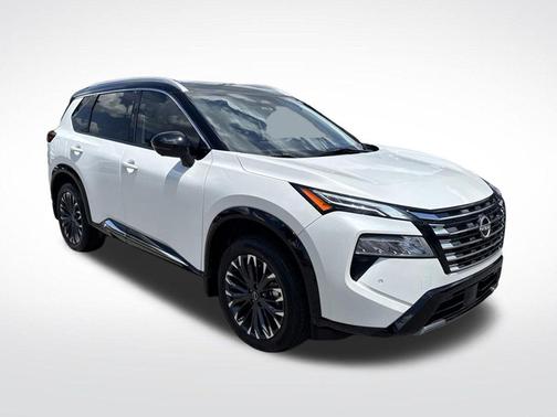 Everest White Pearl/Super Black 2024 Nissan Rogue Platinum