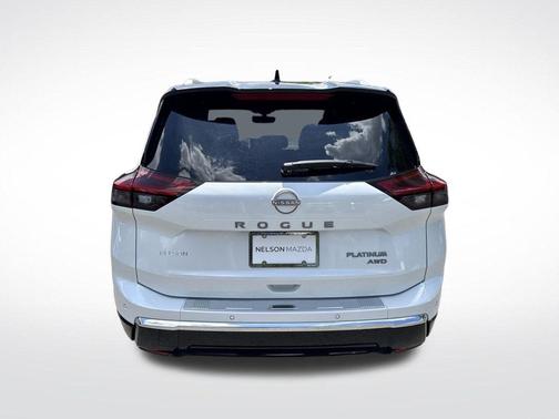 Everest White Pearl/Super Black 2024 Nissan Rogue Platinum