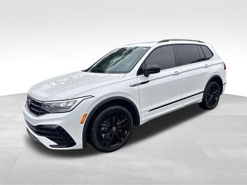 White Pearl 2022 Volkswagen Tiguan 2.0T SE R-Line Black