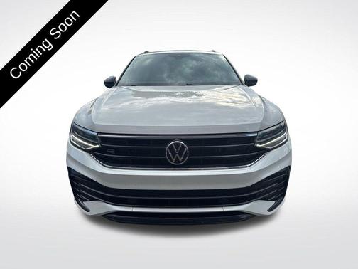 White Pearl 2022 Volkswagen Tiguan 2.0T SE R-Line Black