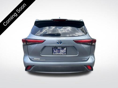 Moon Dust 2021 Toyota Highlander Hybrid XLE