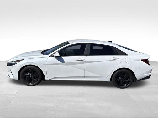 Quartz White 2022 Hyundai ELANTRA SEL