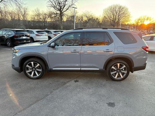 2025 Honda Pilot Touring 8-Passenger