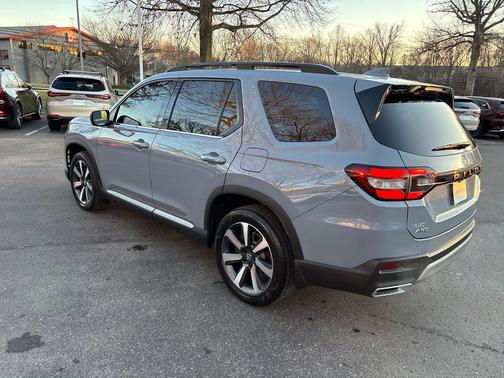 2025 Honda Pilot Touring 8-Passenger