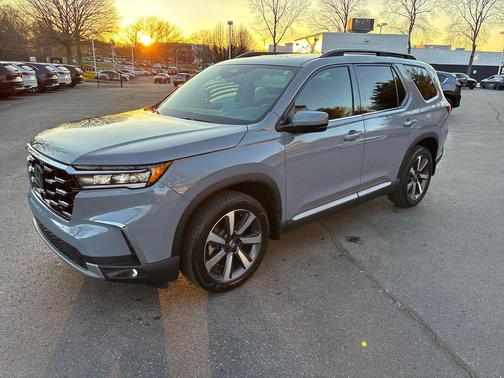 2025 Honda Pilot Touring 8-Passenger