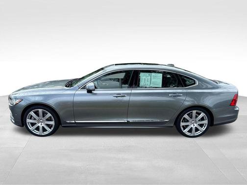 Gray Metallic 2018 Volvo S90 T6 Inscription