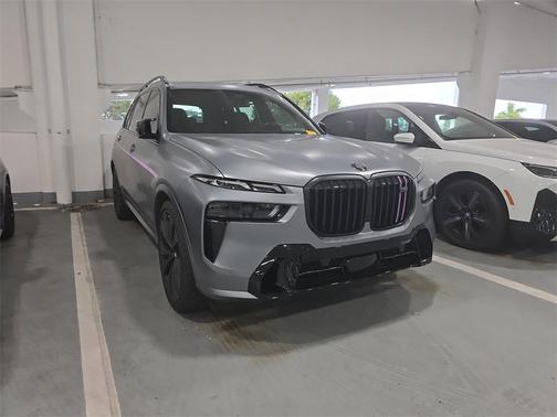 2023 BMW X7 M60i