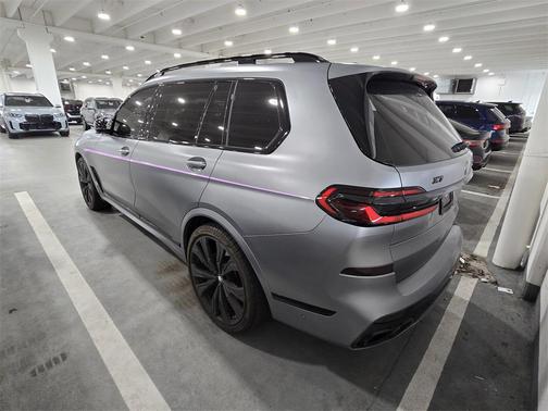 2023 BMW X7 M60i