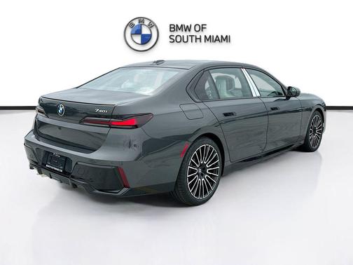 Dravit Grey Metallic 2026 BMW 740 740i