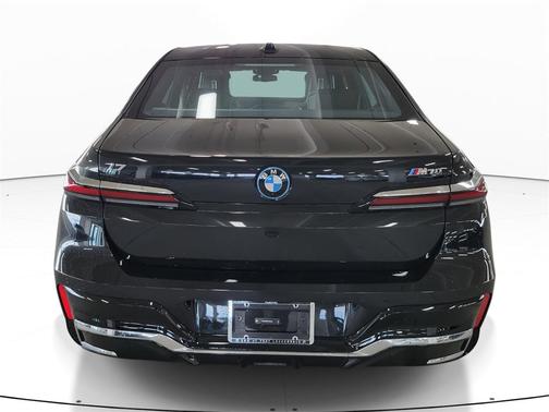 2025 BMW i7 M70