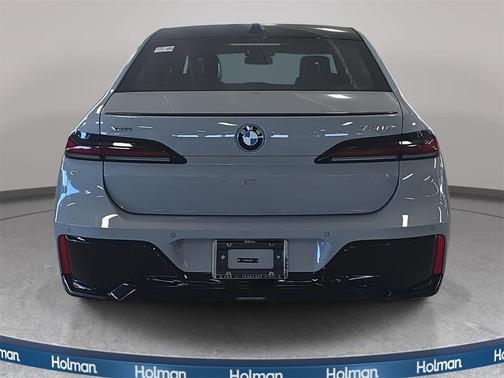 2026 BMW 750e i xDrive