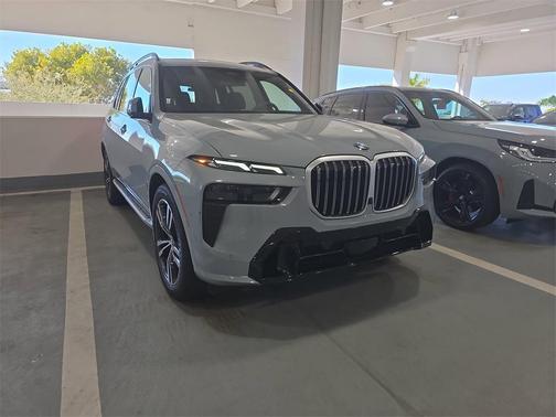 2025 BMW X7 xDrive40i