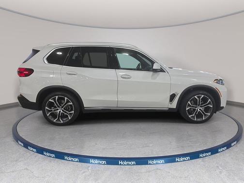 Mineral White Metallic 2025 BMW X5 sDrive40i