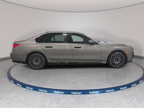 Oxide Grey Metallic 2025 BMW i7 eDrive50