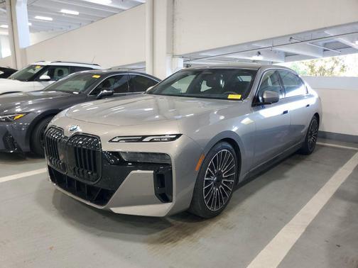 Oxide Grey Metallic 2025 BMW i7 eDrive50