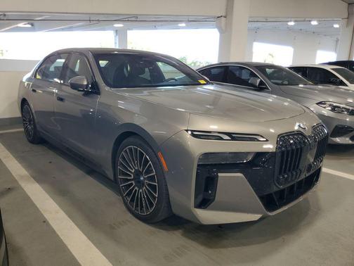 Oxide Grey Metallic 2025 BMW i7 eDrive50