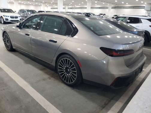 Oxide Grey Metallic 2025 BMW i7 eDrive50