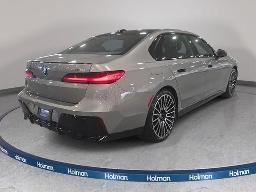 Oxide Grey Metallic 2025 BMW i7 eDrive50