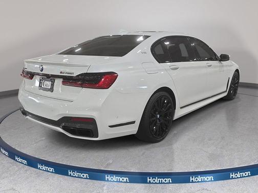 Mineral White Metallic 2022 BMW M760 xDrive