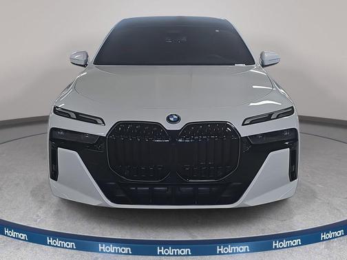 Mineral White Metallic 2026 BMW 750e i xDrive