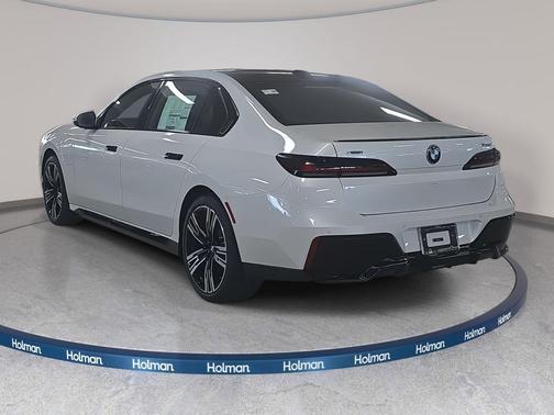 Mineral White Metallic 2026 BMW 750e i xDrive