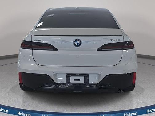 Mineral White Metallic 2026 BMW 750e i xDrive