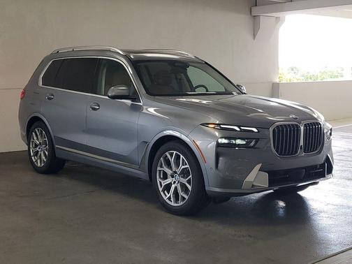 2025 BMW X7 xDrive40i