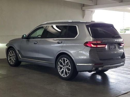 2025 BMW X7 xDrive40i