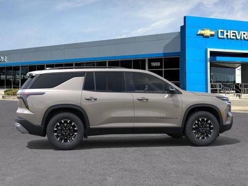 Sandstone Gray 2026 Chevrolet Traverse Z71
