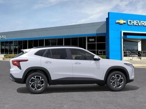 Summit White 2026 Chevrolet Trax LT