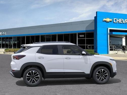 Summit White 2026 Chevrolet Trailblazer LT