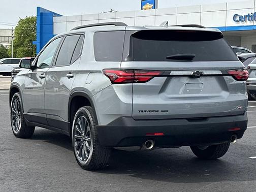 Sterling Gray Metallic 2023 Chevrolet Traverse RS