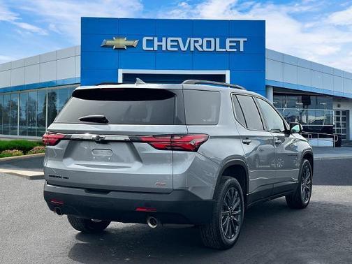 Sterling Gray Metallic 2023 Chevrolet Traverse RS
