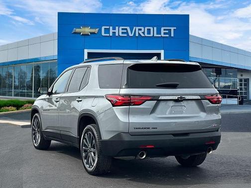 Sterling Gray Metallic 2023 Chevrolet Traverse RS