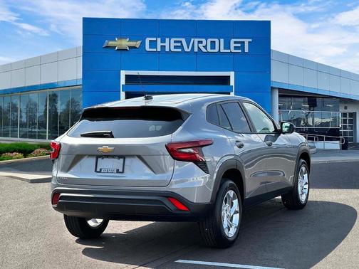 Sterling Gray Metallic 2024 Chevrolet Trax LS