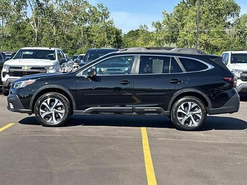 Crystal Black Silica 2022 Subaru Outback Limited