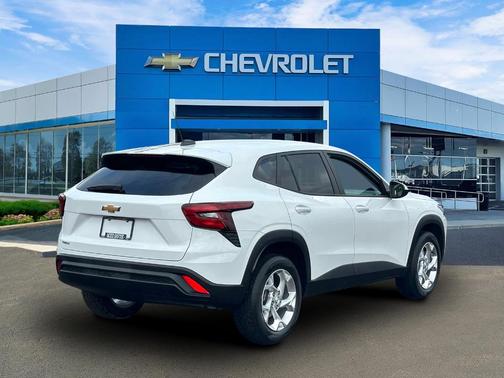 Summit White 2024 Chevrolet Trax LS