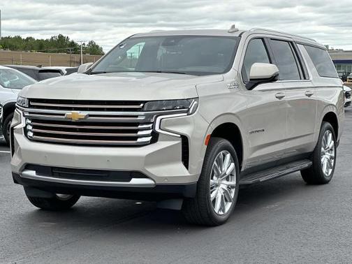 Empire Beige Metallic 2023 Chevrolet Suburban High Country